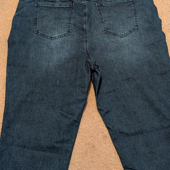 New Westport Signature Fit Denim Capri - Picture 6 of 8